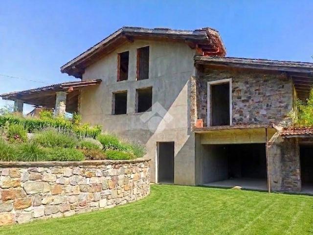 Villa in vendita a Colico LC