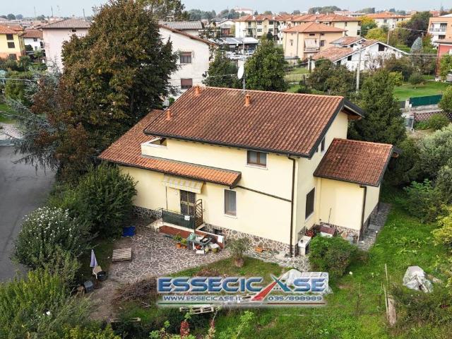 Villa in vendita a Cologno al Serio BG