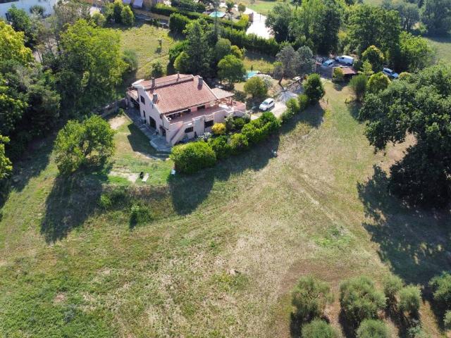 Villa in vendita a Collevecchio RI