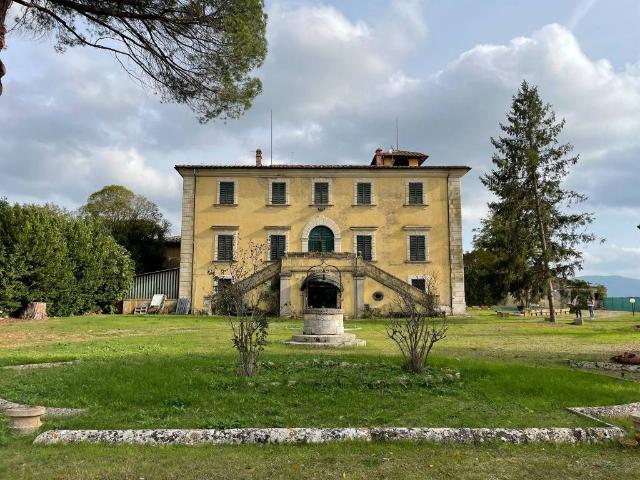Villa in vendita a Colle di Val d'Elsa SI
