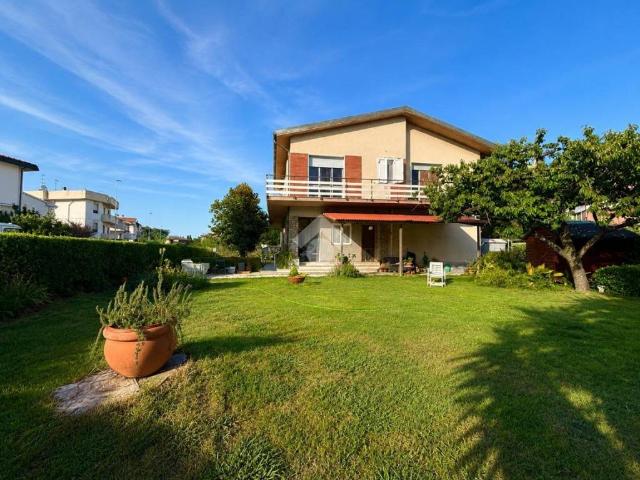 Villa in vendita a Collesalvetti LI
