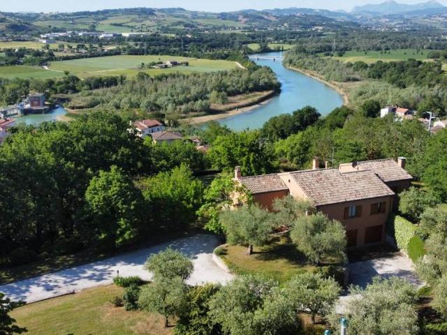 Villa in vendita a Colli al Metauro PU