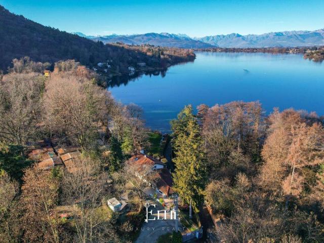 Villa in vendita a Comabbio VA