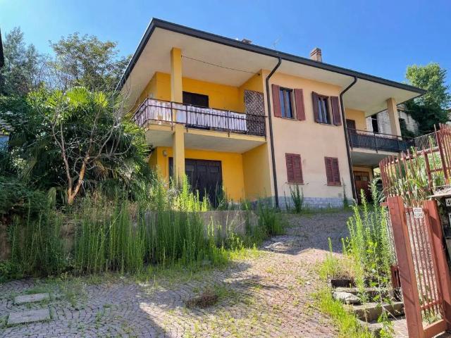 Villa in vendita a Comabbio VA