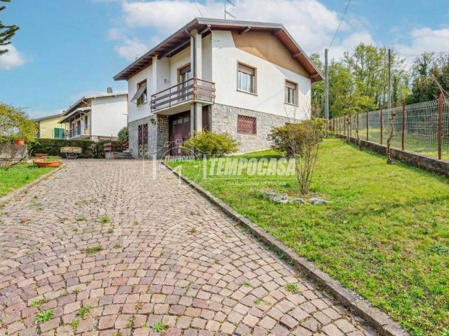 Villa in vendita a Comabbio VA