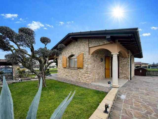Villa in vendita a Comezzano Cizzago BS