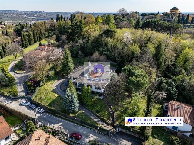 Villa in vendita a Como