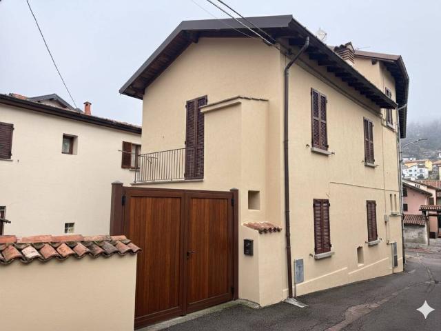 Villa in vendita a Como CO