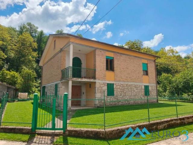 Villa in vendita a Comunanza AP