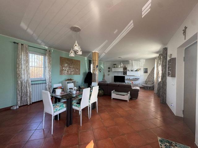 Villa in vendita a Confienza
