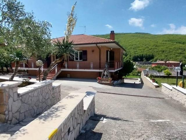 Villa in vendita a Contrada AV