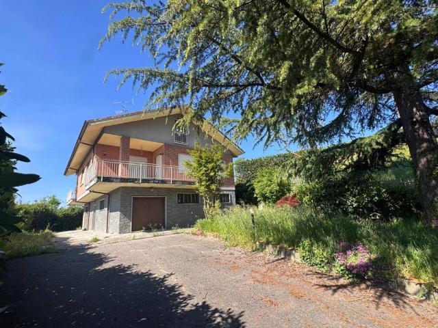 Villa in vendita a Corneliano d'Alba CN