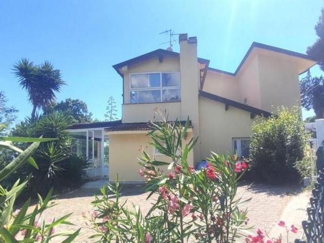 Villa in vendita a Corsanico Massarosa 300 mq Rif: 1424204