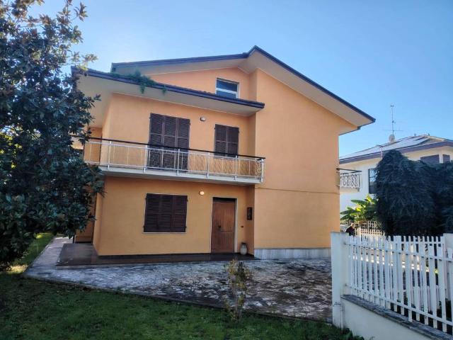 Villa in vendita a Corropoli TE