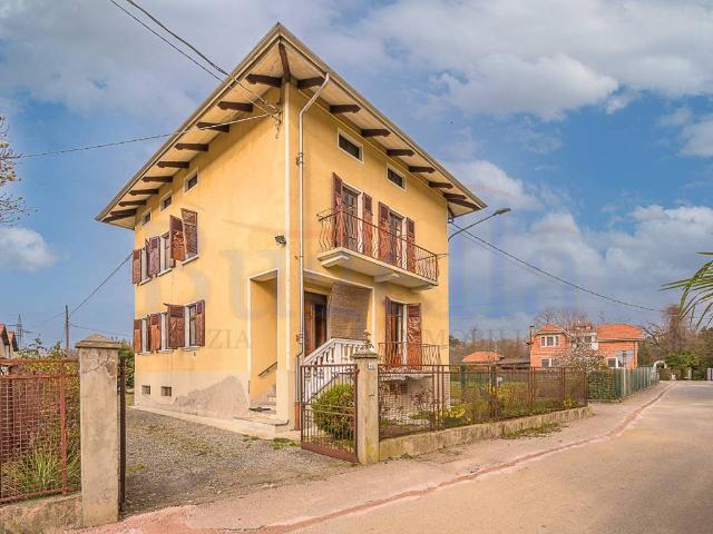 Villa in vendita a Cossato BI