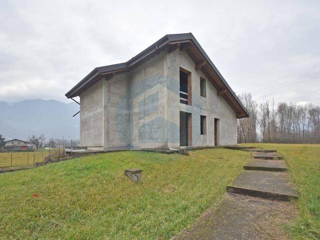 Villa in vendita a Costa Volpino BG