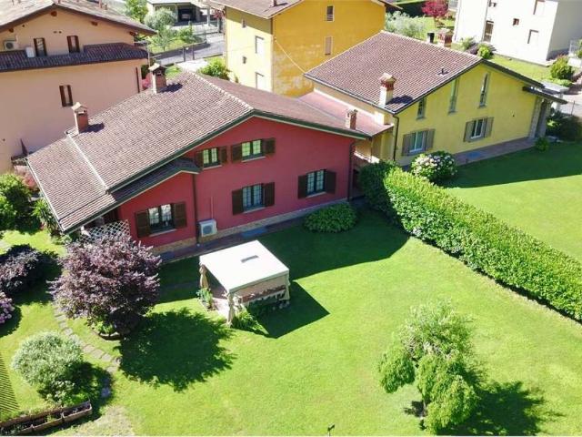 Villa in vendita a Costa Volpino BG