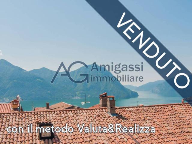 Villa in vendita a Costa Volpino BG