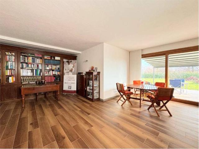 Villa in vendita a Costa Volpino BG