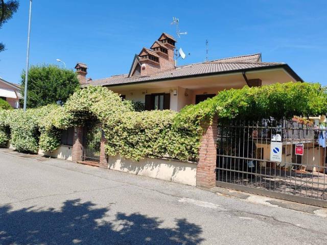 Villa in vendita a Cava Manara PV