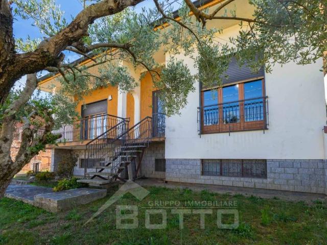 Villa in vendita a Cavaglio d'Agogna NO