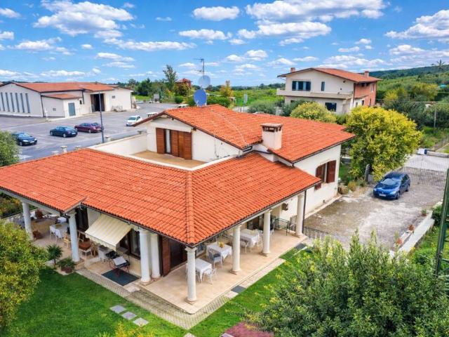 Villa in vendita a Cavaion Veronese VR