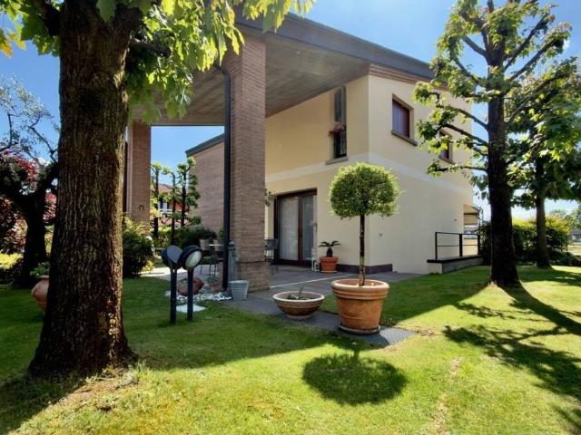 Villa in vendita a Cazzago San Martino BS