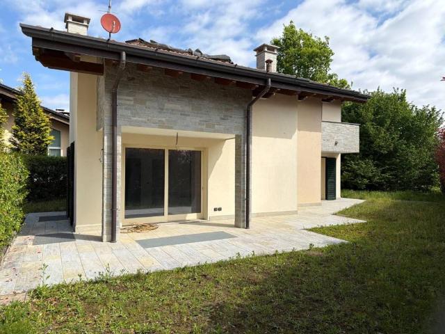 Villa in vendita a Cabiate CO