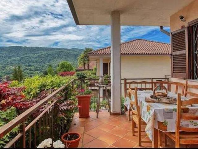 Villa in vendita a Cadegliano Viconago VA