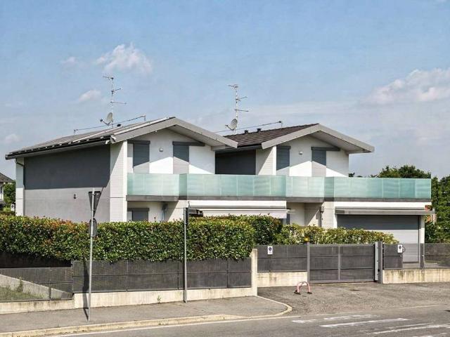 Villa in vendita a Cadorago CO