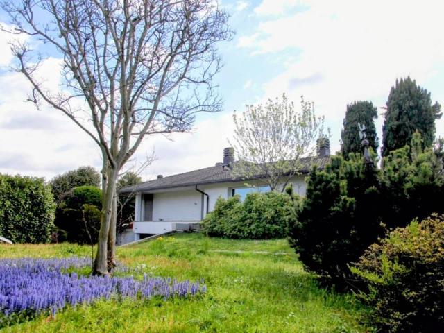 Villa in vendita a Cadorago CO