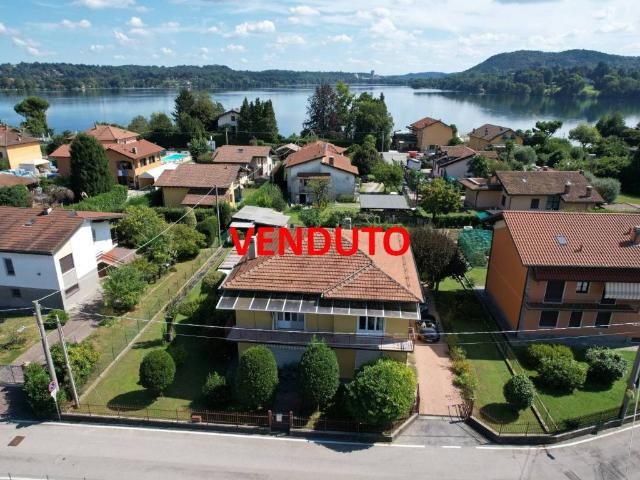 Villa in vendita a Cadrezzate con Osmate VA