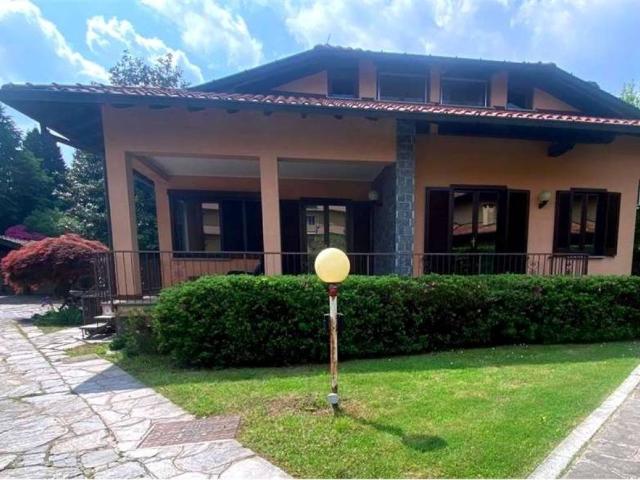 Villa in vendita a Cadrezzate con Osmate VA