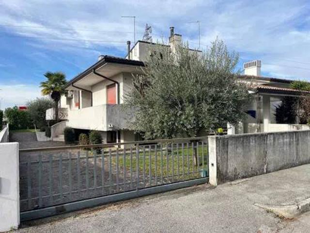 Villa in vendita a Caerano di San Marco TV