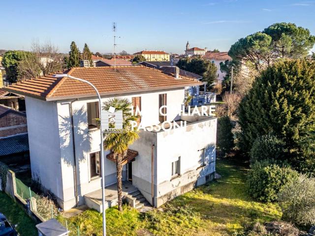 Villa in vendita a Cairate VA