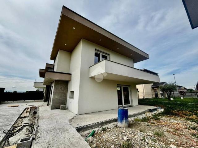 Villa in vendita a Calcinate BG