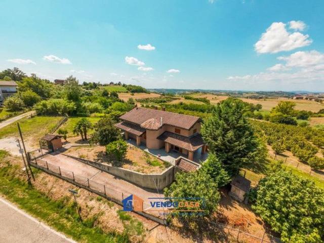 Villa in vendita a Calliano Monferrato