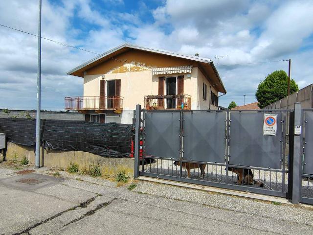 Villa in vendita a Caltignaga NO