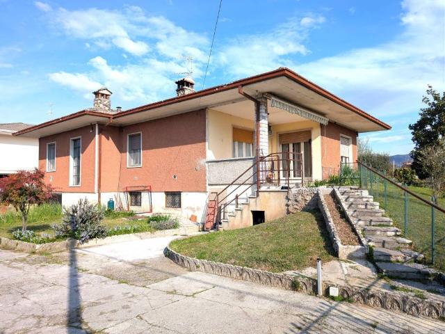 Villa in vendita a Calvagese della Riviera BS