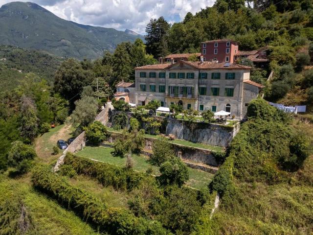 Villa in vendita a Camaiore