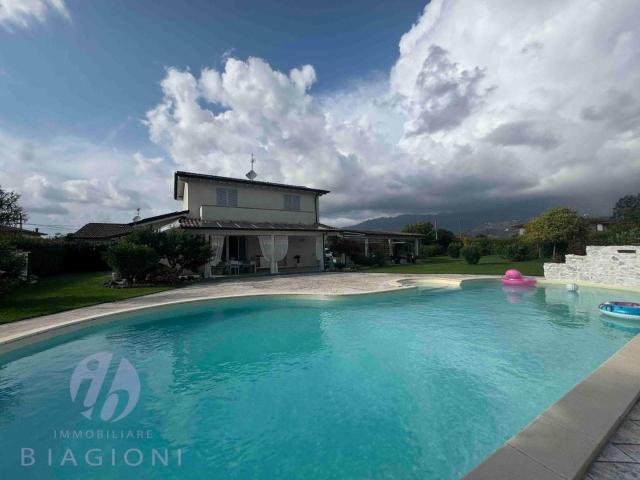 Villa in vendita a Camaiore