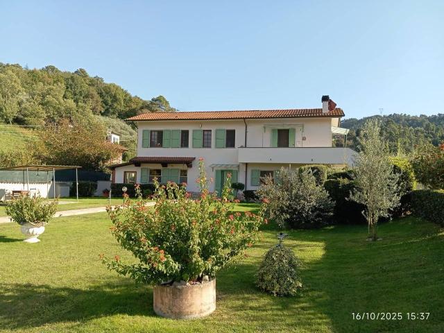 Villa in vendita a Camaiore