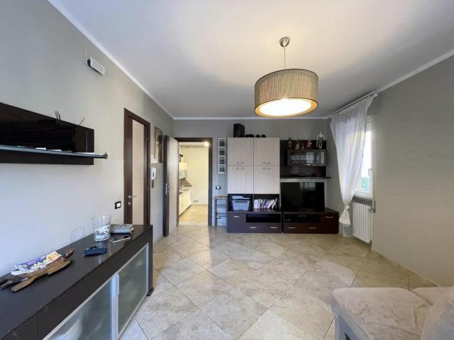 VILLA in VENDITA a CAMAIORE Centro di 8 vani