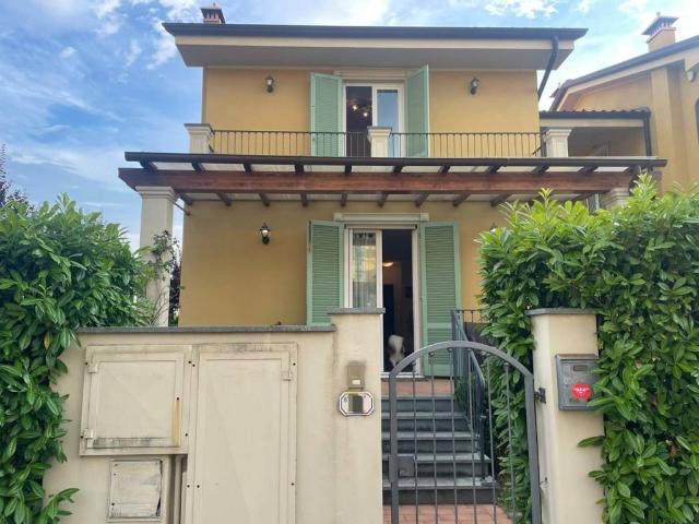 Villa in vendita a Camaiore LU