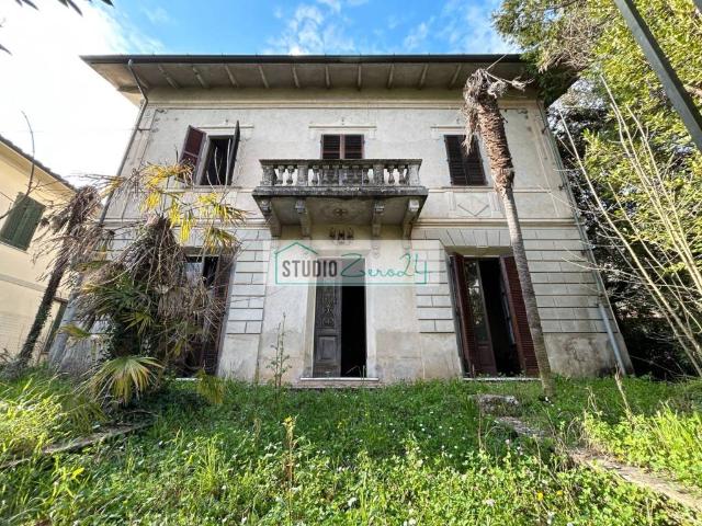 Villa in vendita a Camaiore LU
