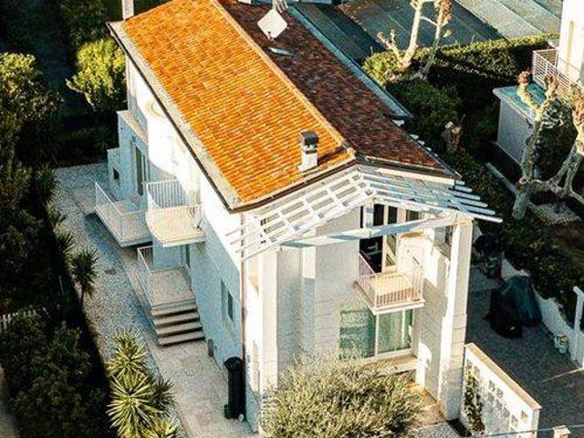Villa in vendita a Camaiore LU