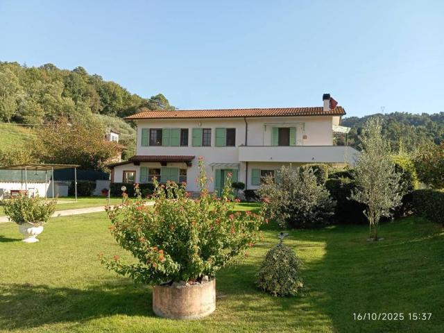 Villa in vendita a Camaiore LU