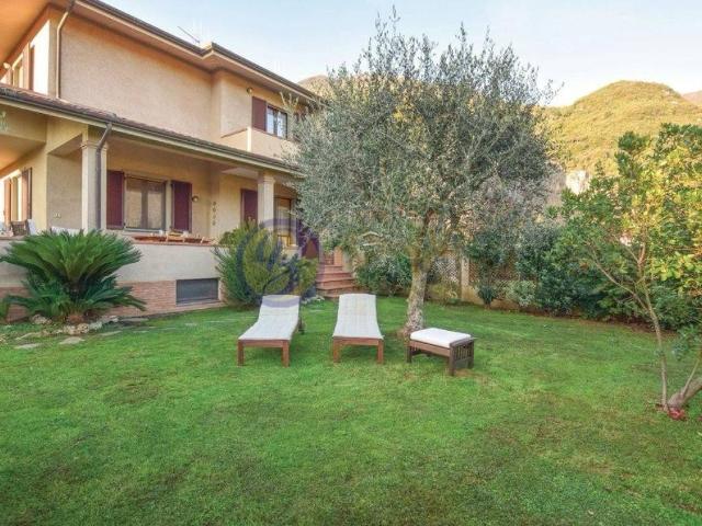 Villa in vendita a Camaiore LU