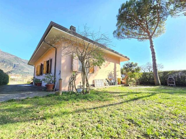 Villa in vendita a Camaiore LU