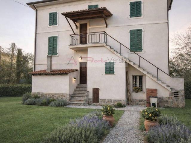 Villa in vendita a Camaiore LU